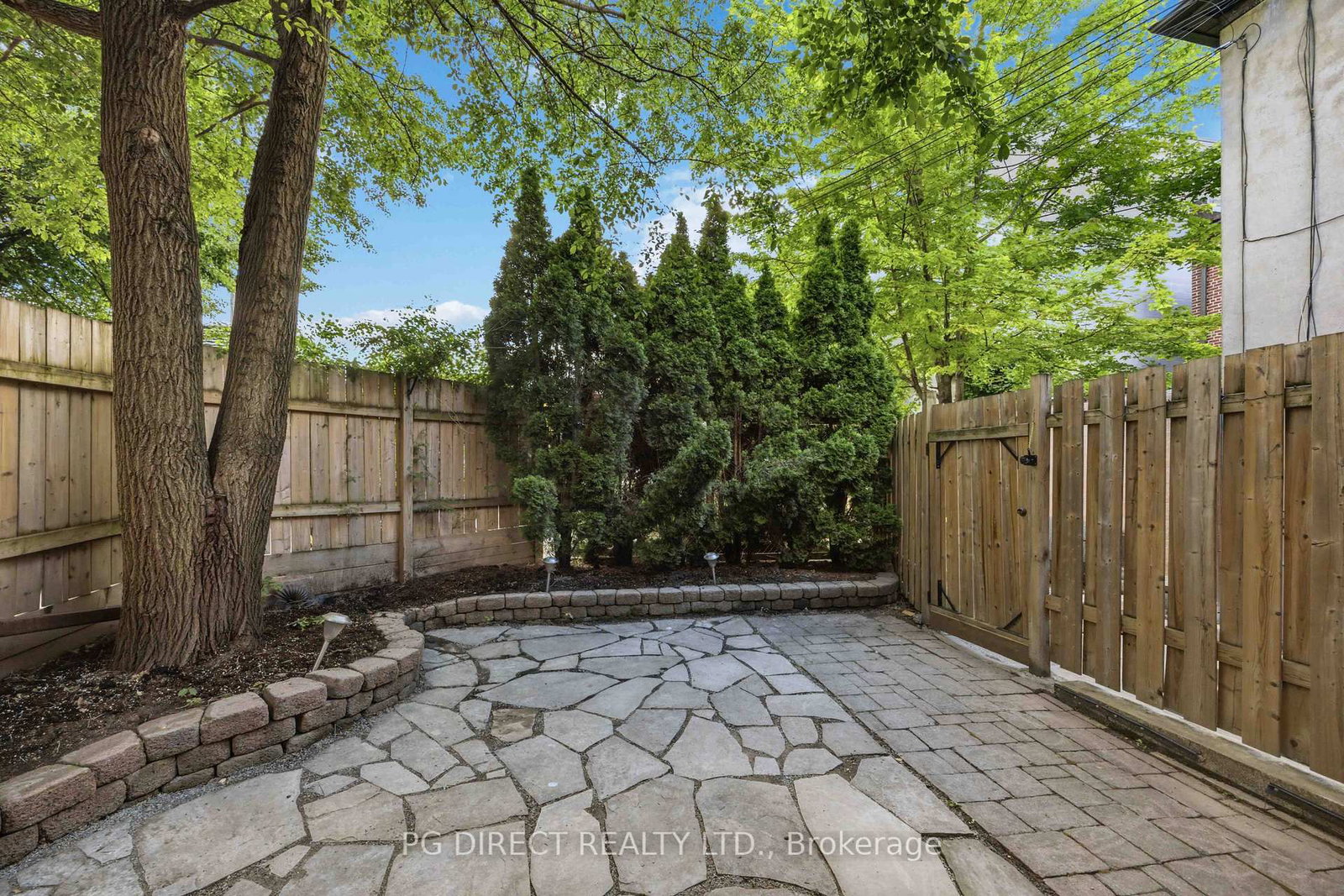 486 Montrose Avenue • Toronto, ON photo 17