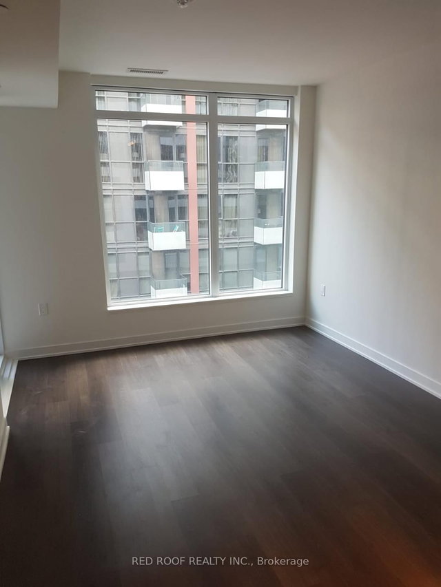 527E - 576 Front Street W