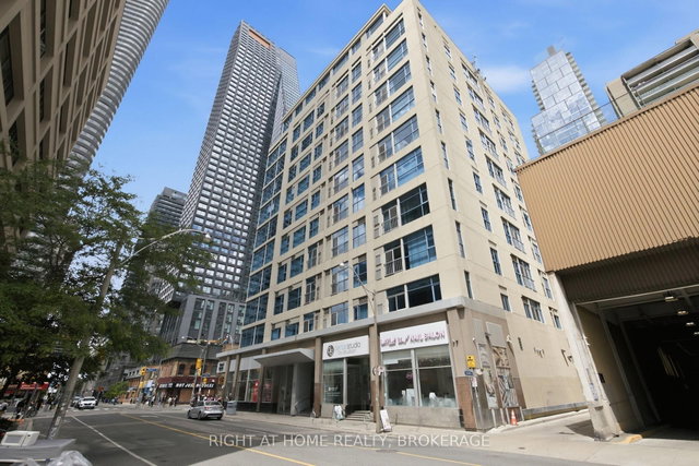 802 - 8 Wellesley Street E