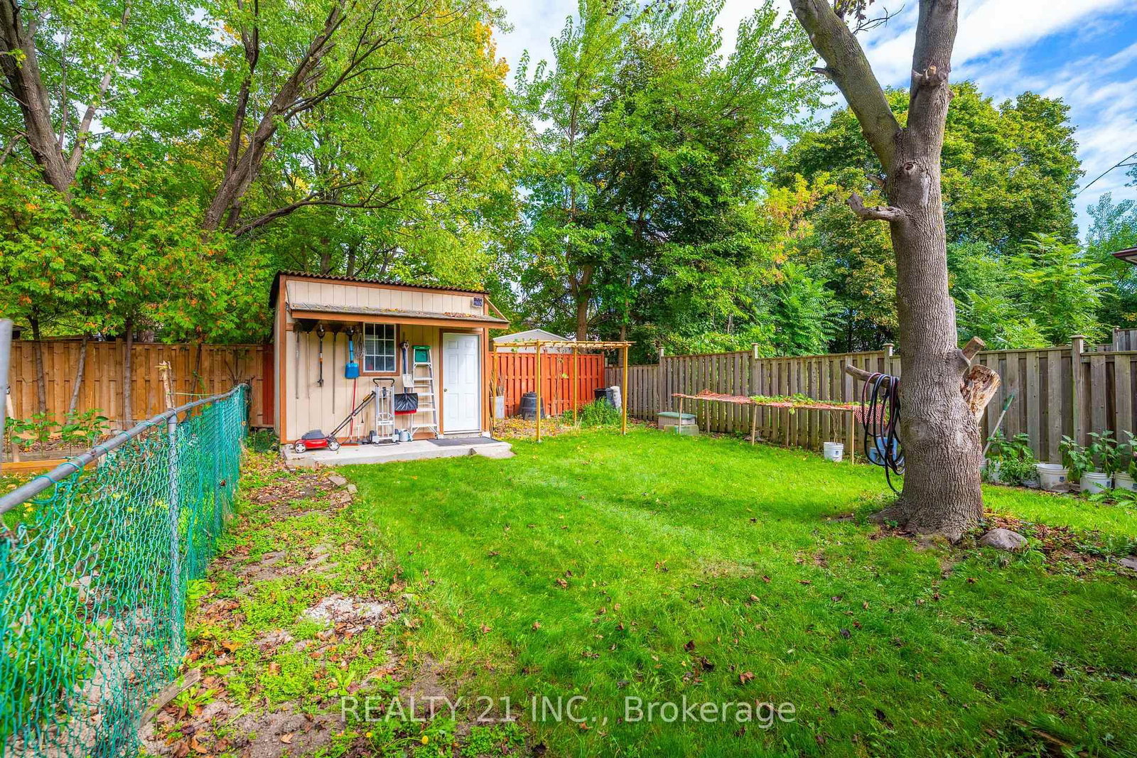 316 Hollyberry Trail • Toronto, ON photo 13