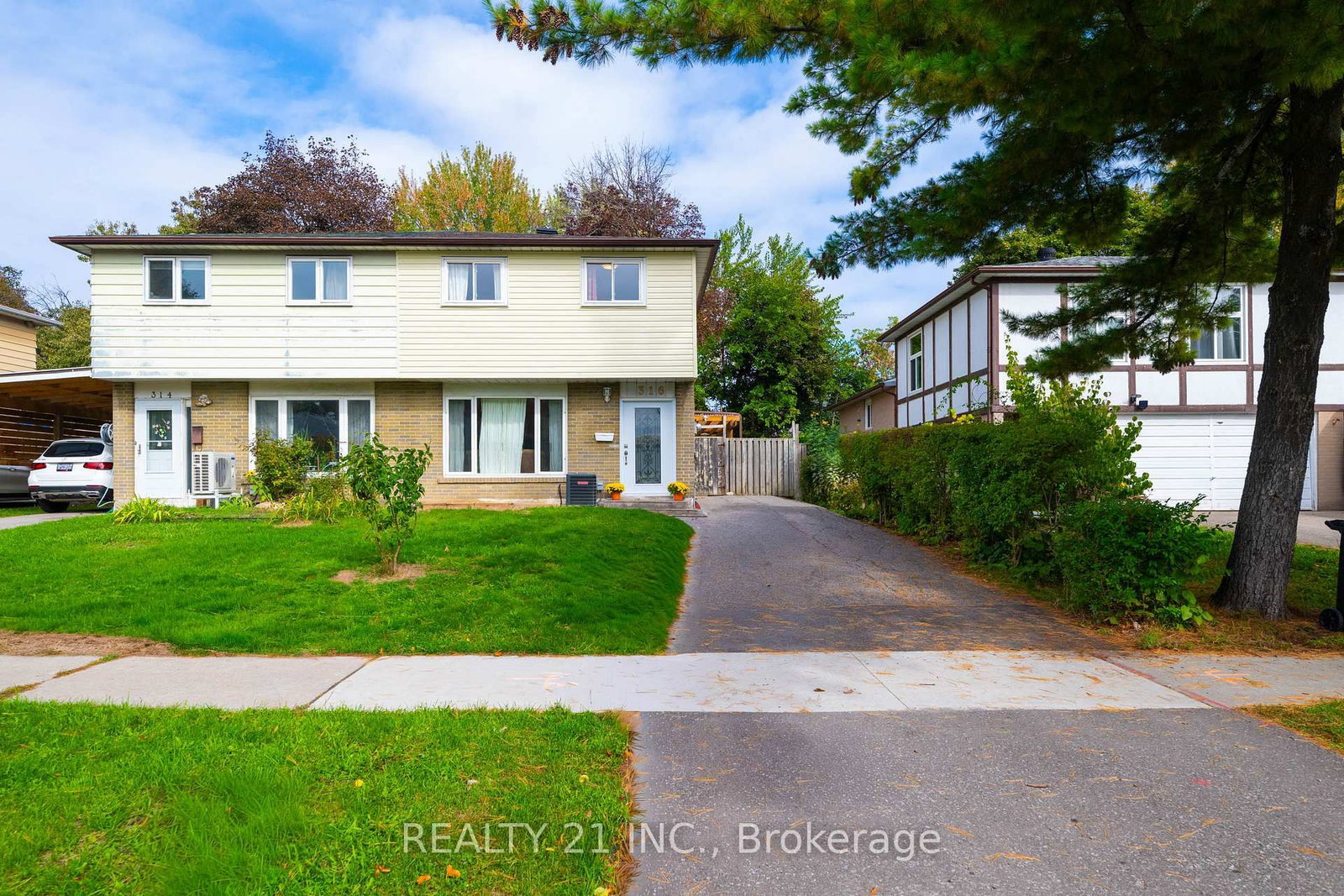 316 Hollyberry Trail • Toronto, ON photo 20