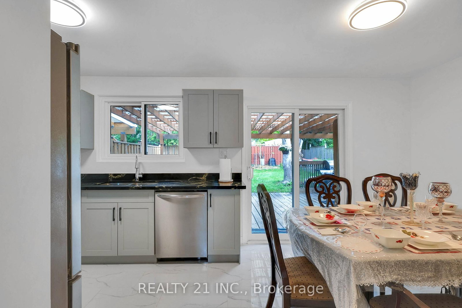 316 Hollyberry Trail • Toronto, ON photo 25