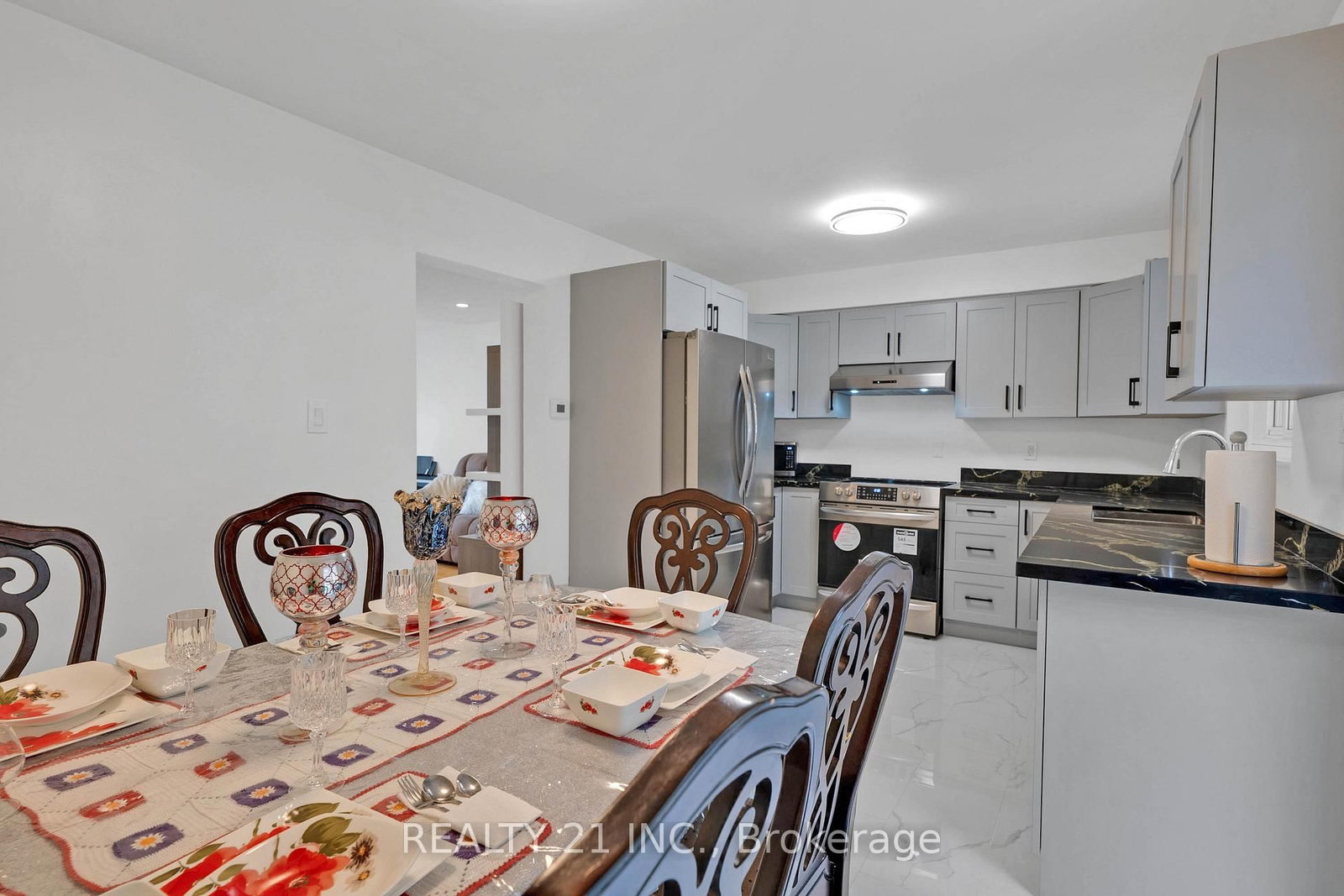 316 Hollyberry Trail • Toronto, ON photo 26