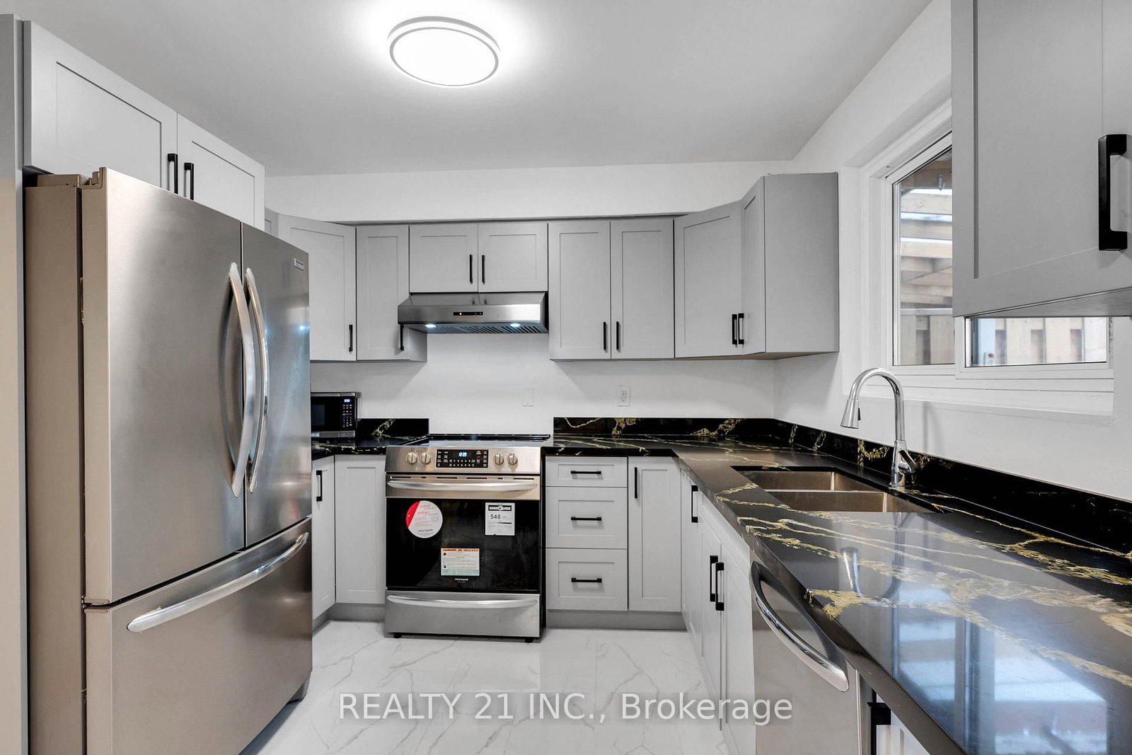 316 Hollyberry Trail • Toronto, ON photo 27