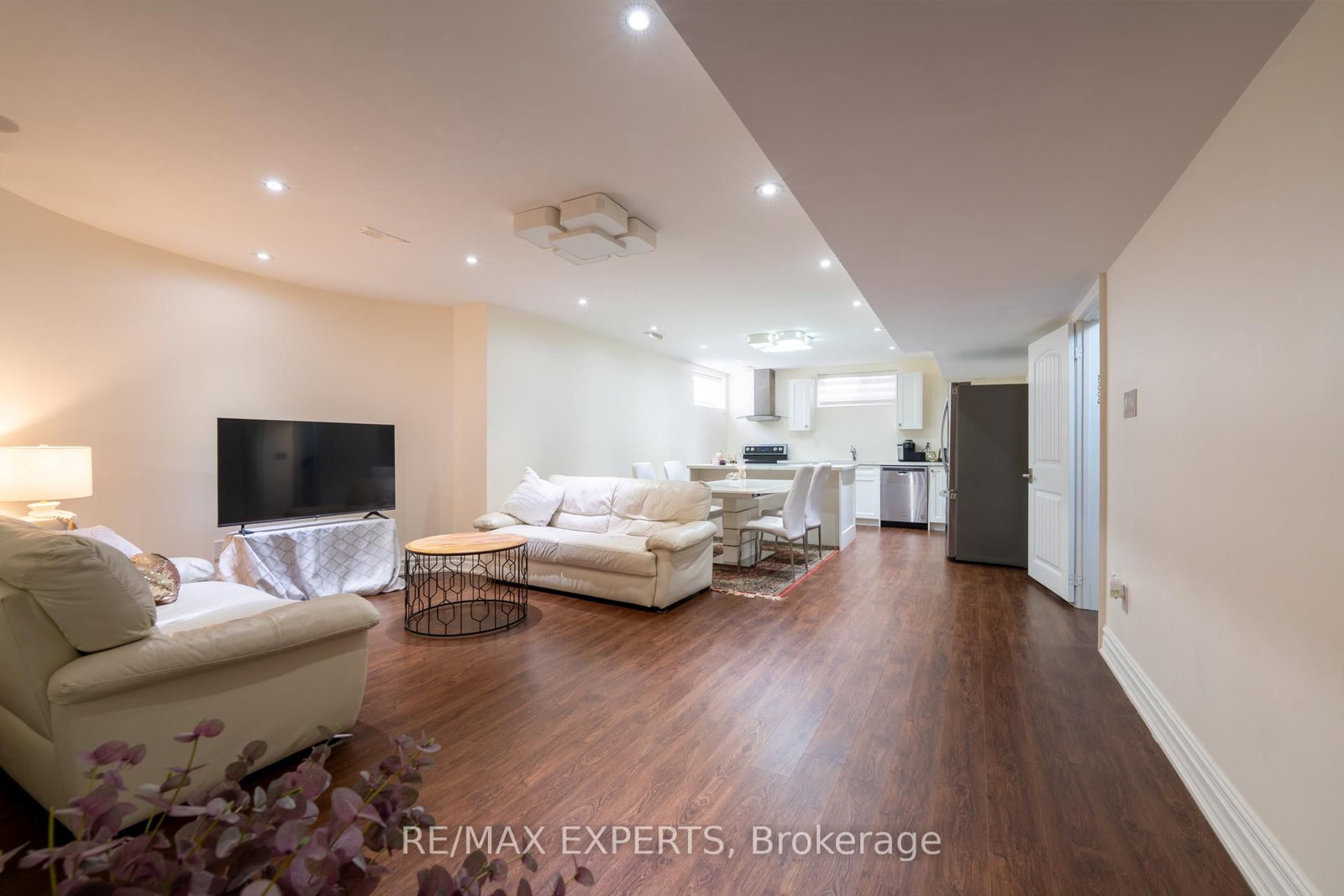 9 Calderon Crescent • Toronto, ON photo 27