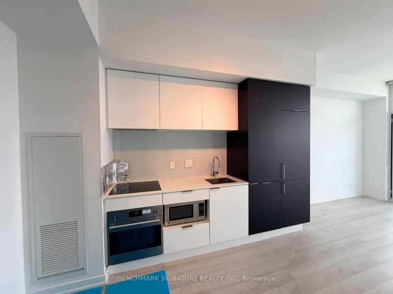 home for lease on 2613-33 Helendale Avenue