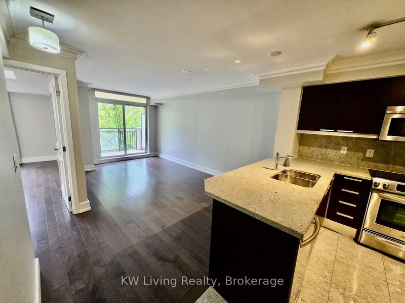 home for lease on 220-650 Sheppard Avenue E