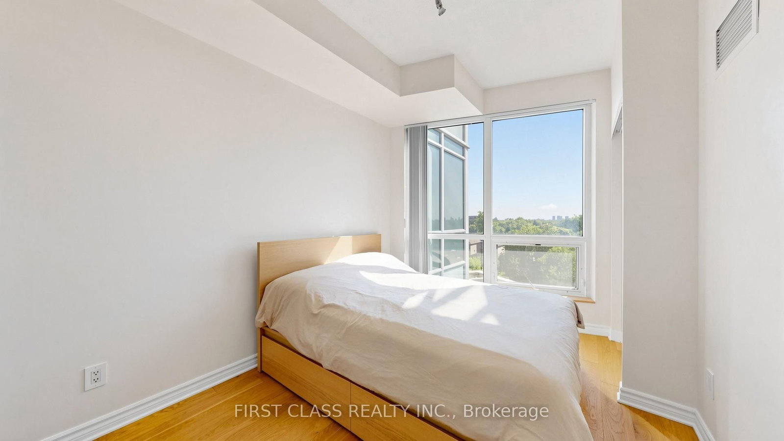 18 Holmes Avenue • #612 • Toronto, ON photo 11