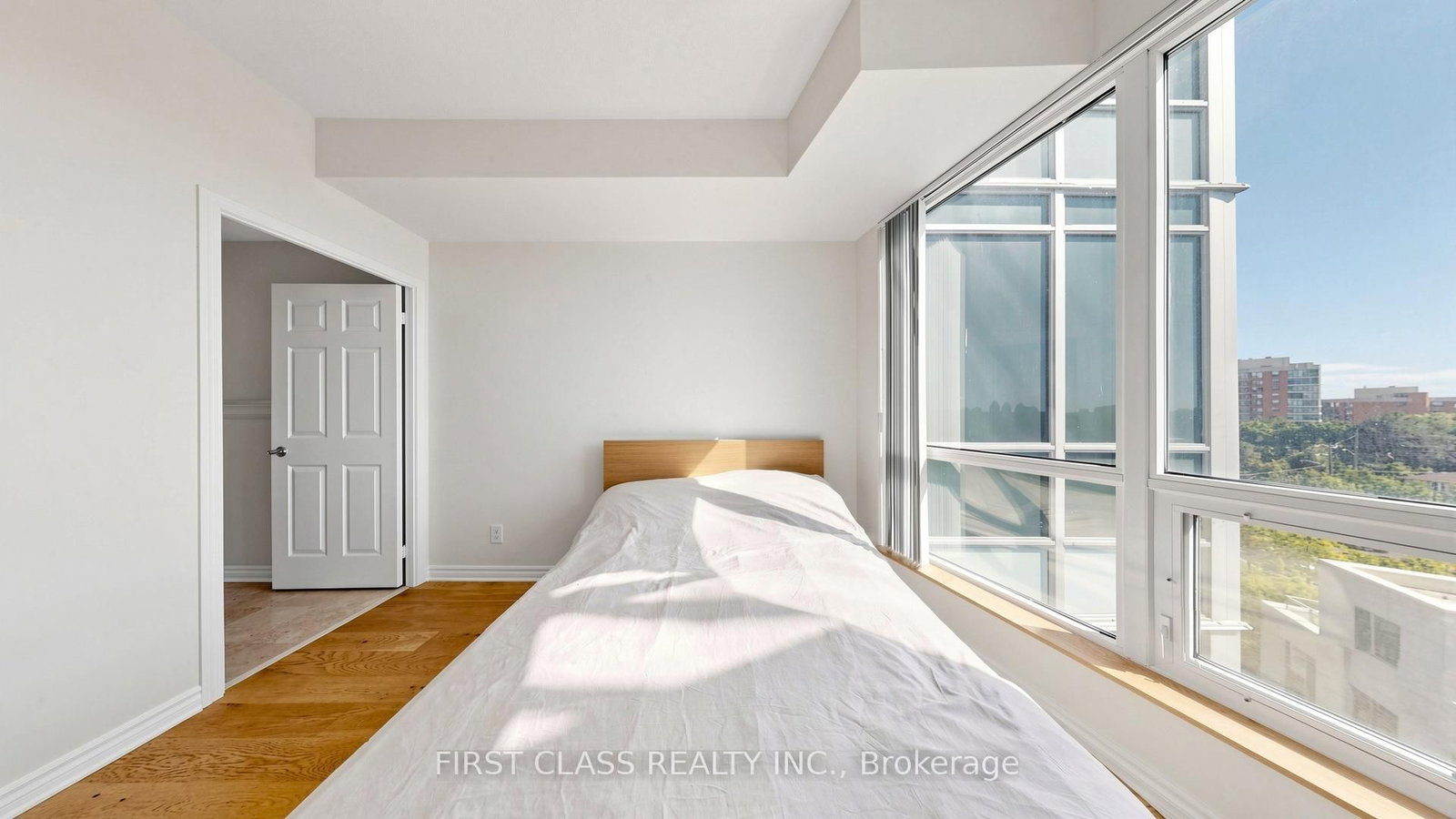 18 Holmes Avenue • #612 • Toronto, ON photo 12