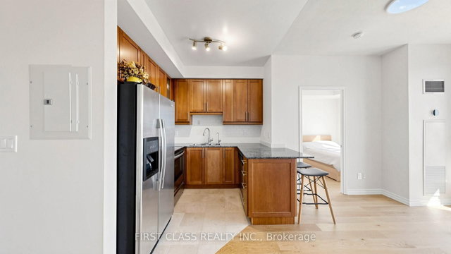 612 - 18 Holmes Avenue