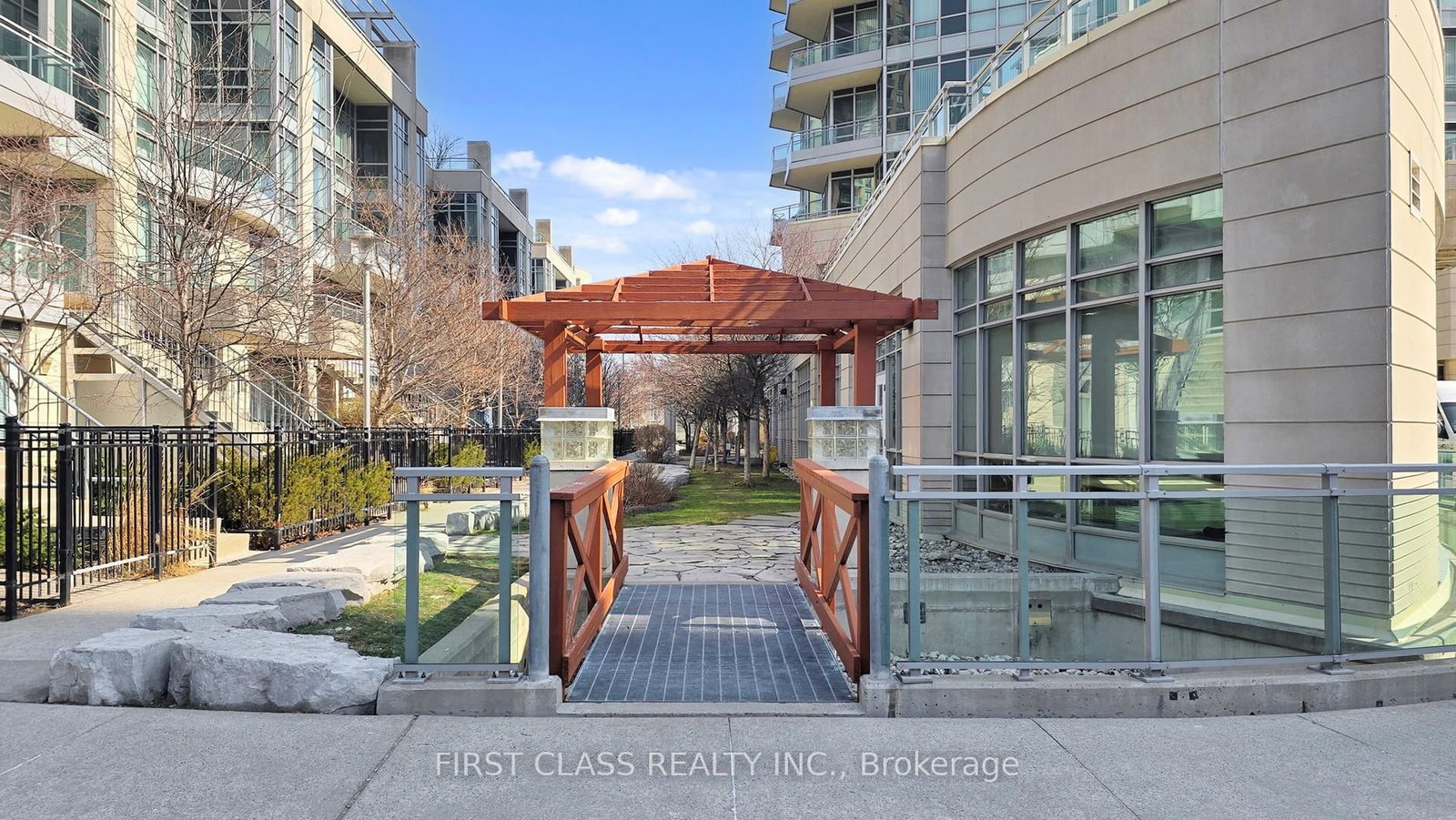 18 Holmes Avenue • #612 • Toronto, ON photo 32
