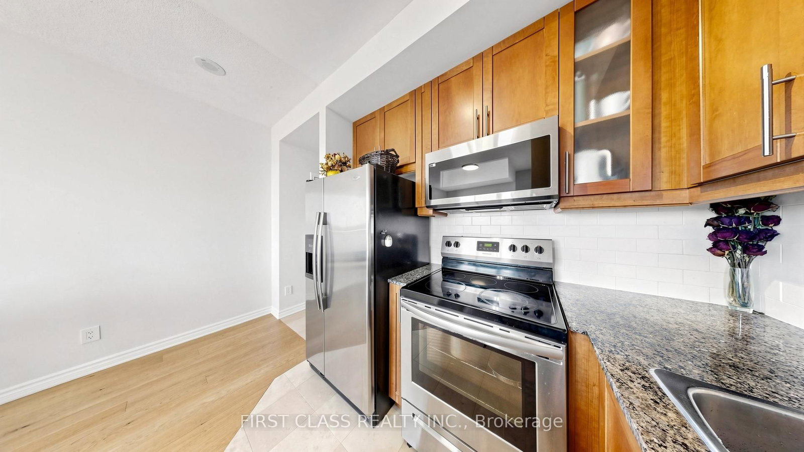 18 Holmes Avenue • #612 • Toronto, ON photo 6