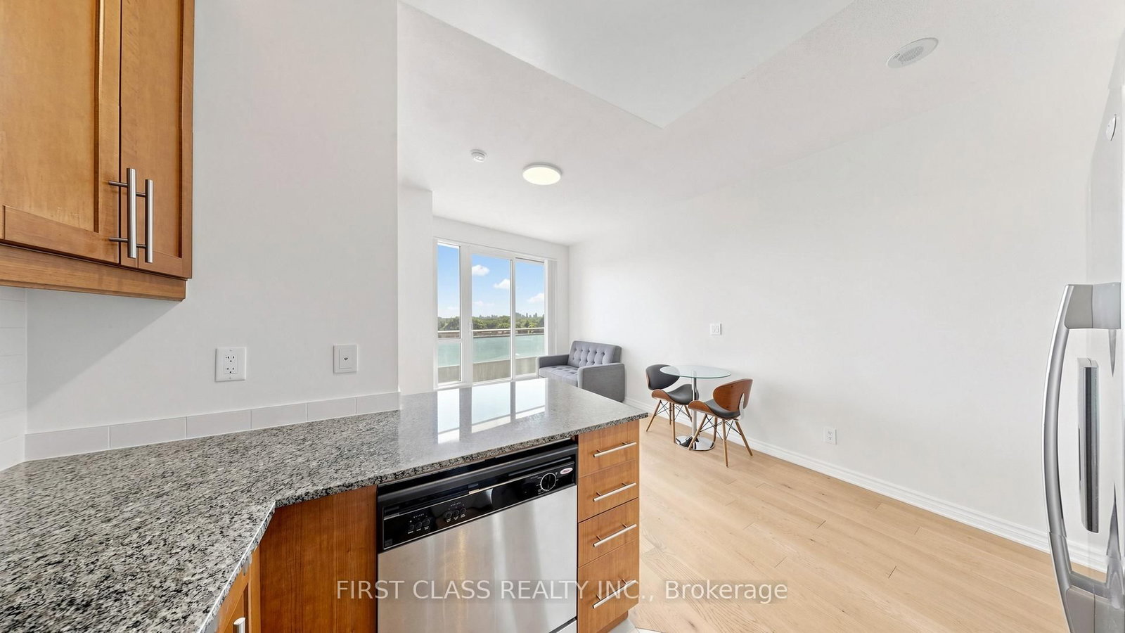 18 Holmes Avenue • #612 • Toronto, ON photo 7