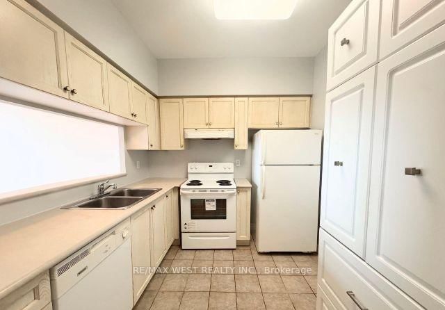 PH7 - 1700 Eglinton Avenue