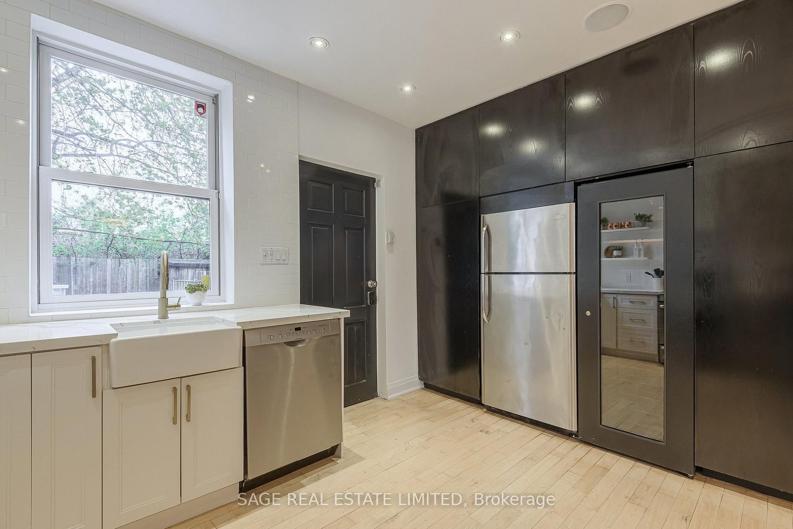 86 Dupont Street • Toronto, ON photo 11
