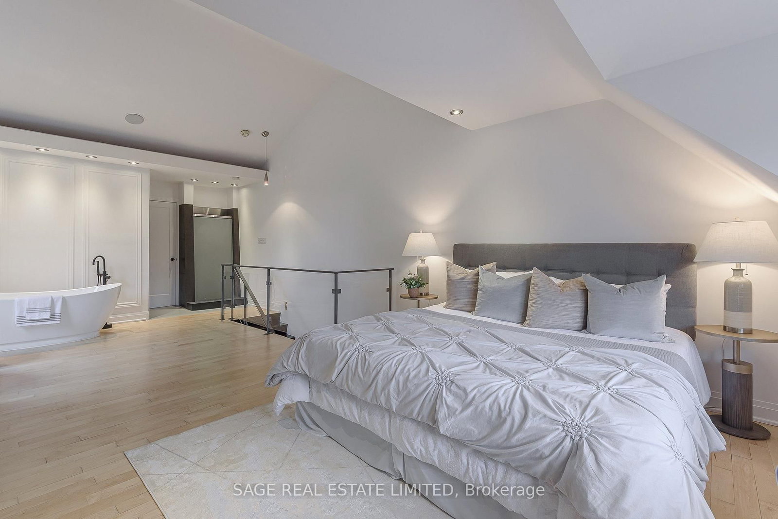 86 Dupont Street • Toronto, ON photo 25