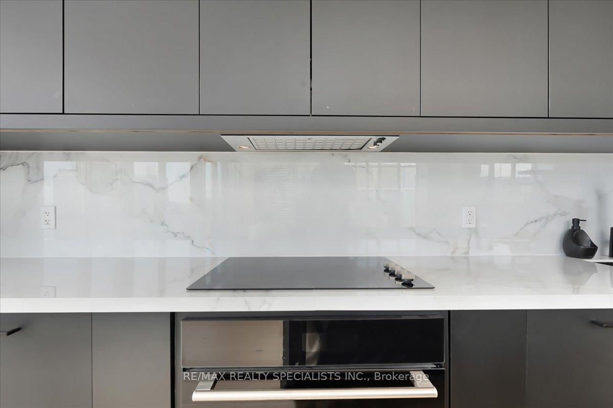 15 Iceboat Terrace • #PH06 • Toronto, ON photo 13
