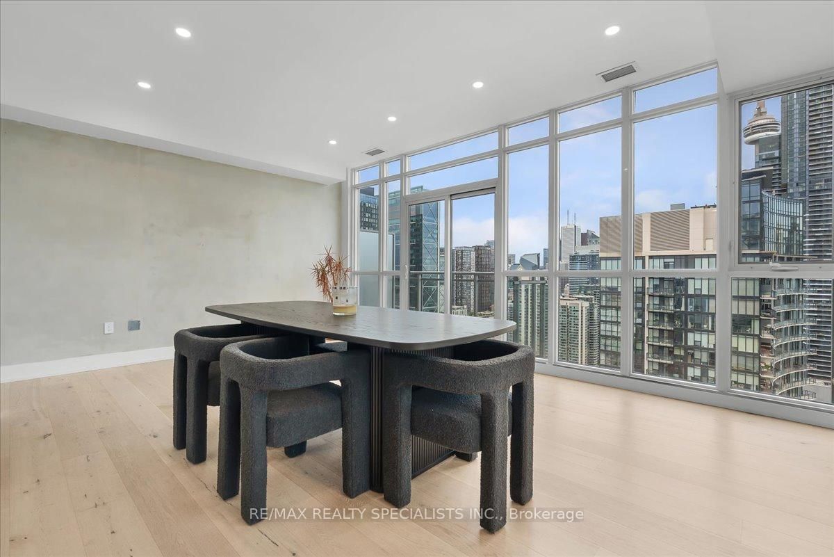 15 Iceboat Terrace • #PH06 • Toronto, ON photo 23