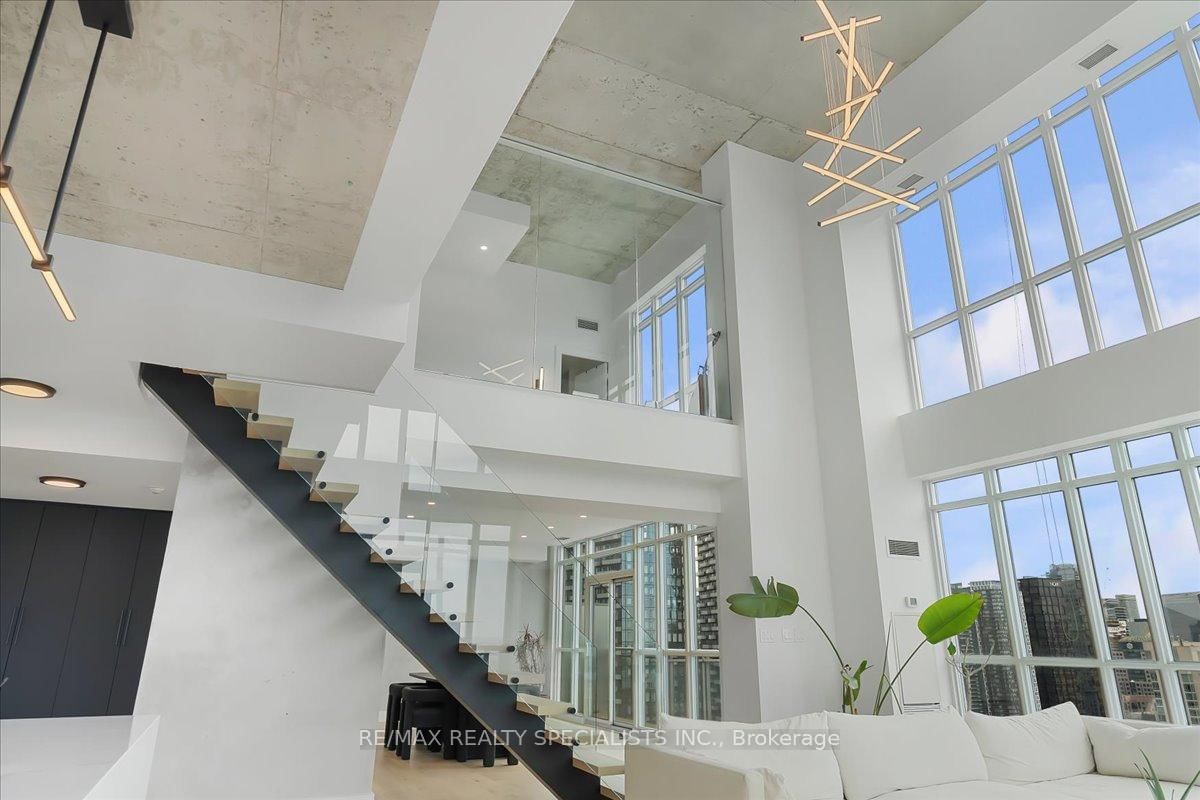 15 Iceboat Terrace • #PH06 • Toronto, ON photo 35
