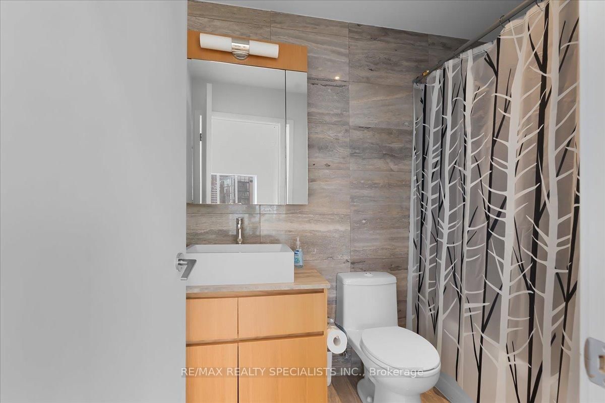 15 Iceboat Terrace • #PH06 • Toronto, ON photo 47