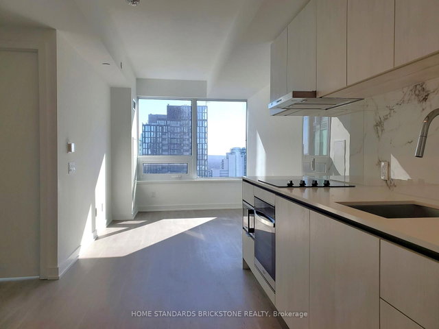 3510 - 8 WELLESLEY Street W