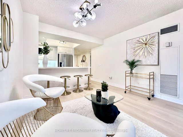 521 - 15 Northtown Way