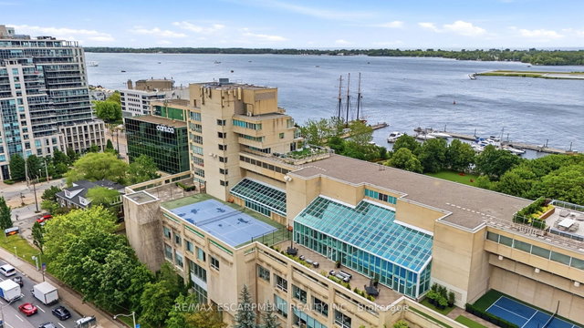 803E - 460 Queens Quay Way W