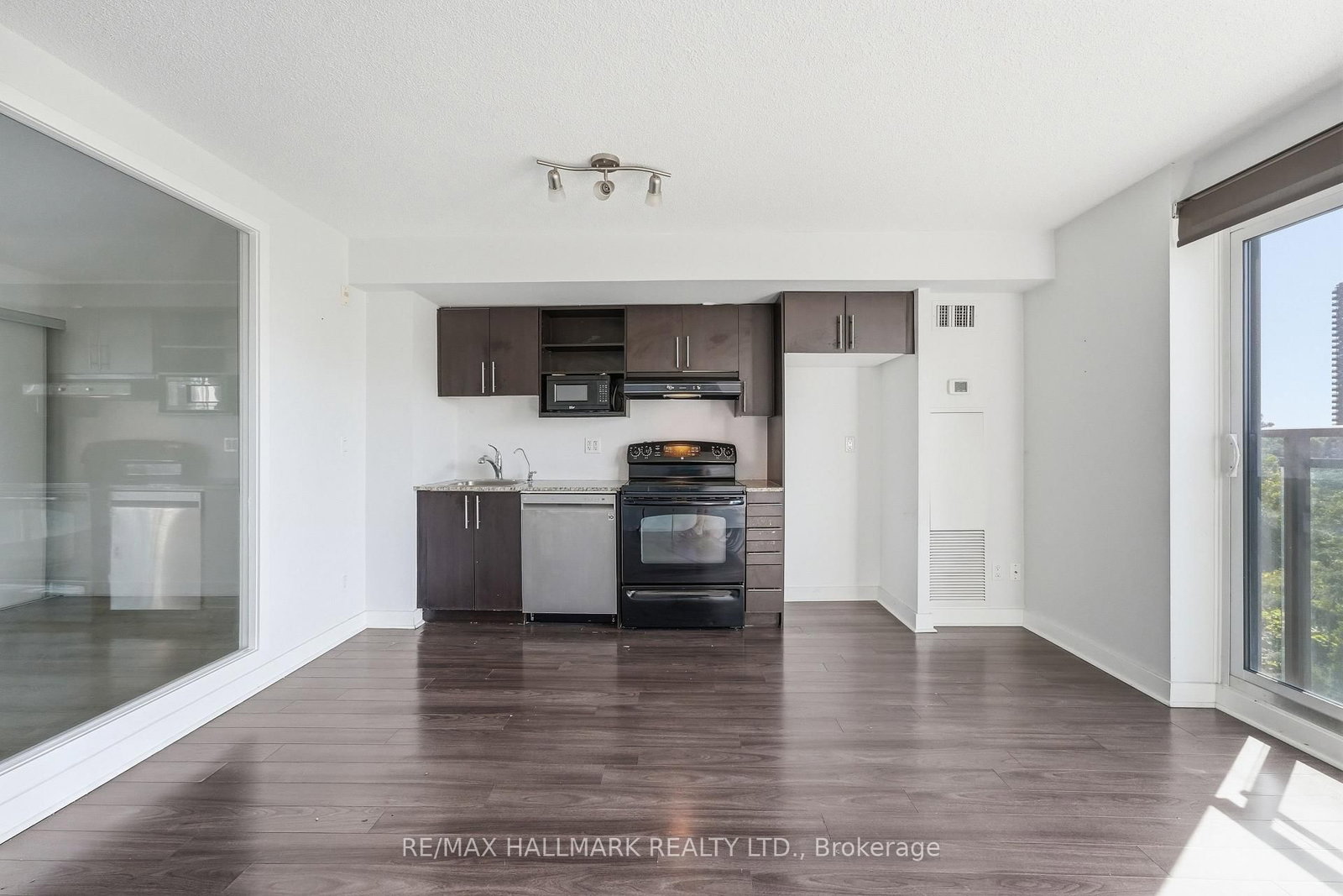 120 Dallimore Circle • #417 • Toronto, ON photo 6
