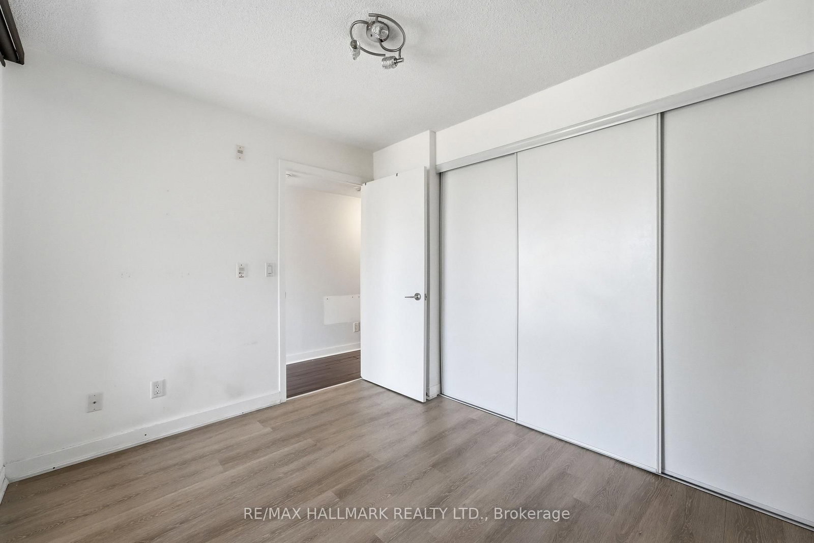 120 Dallimore Circle • #417 • Toronto, ON photo 9