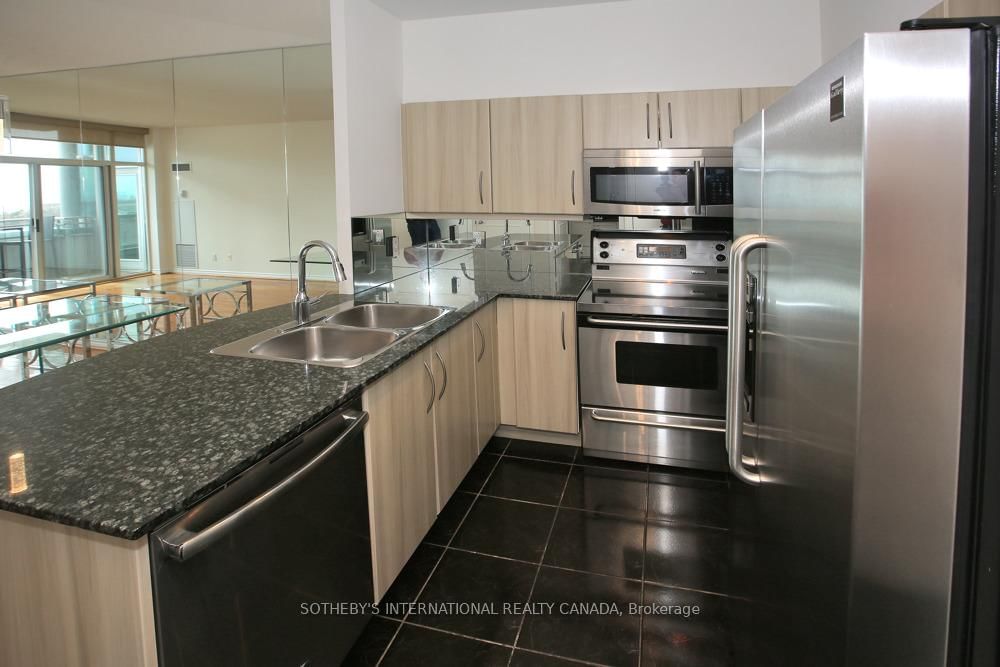 600 W Queens Quay • #SPH22 • Toronto, ON photo 5