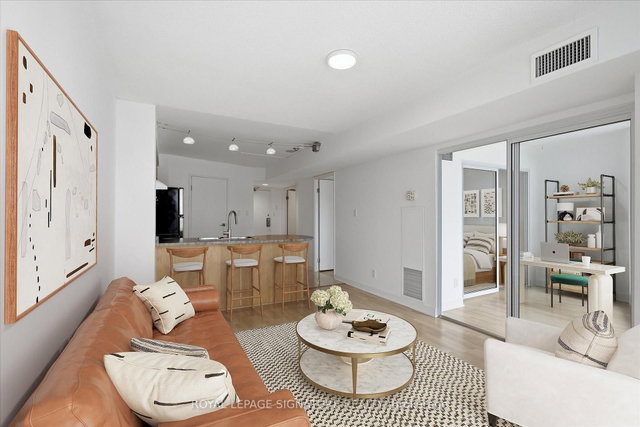 1605 - 650 Queens Quay W