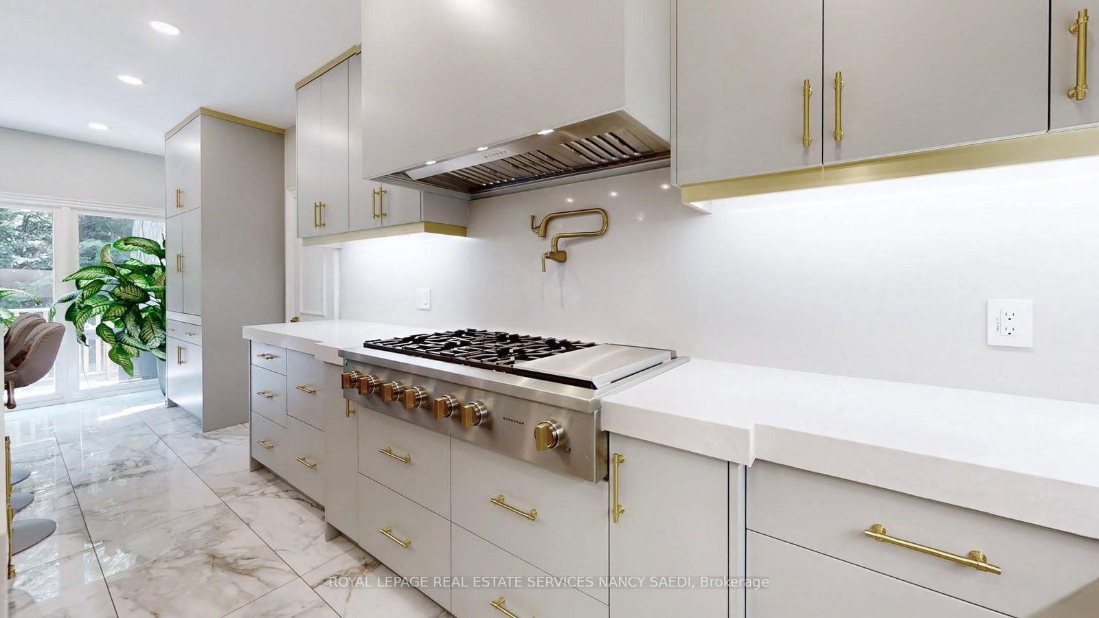 21 Forest Heights Boulevard • Toronto, ON photo 10