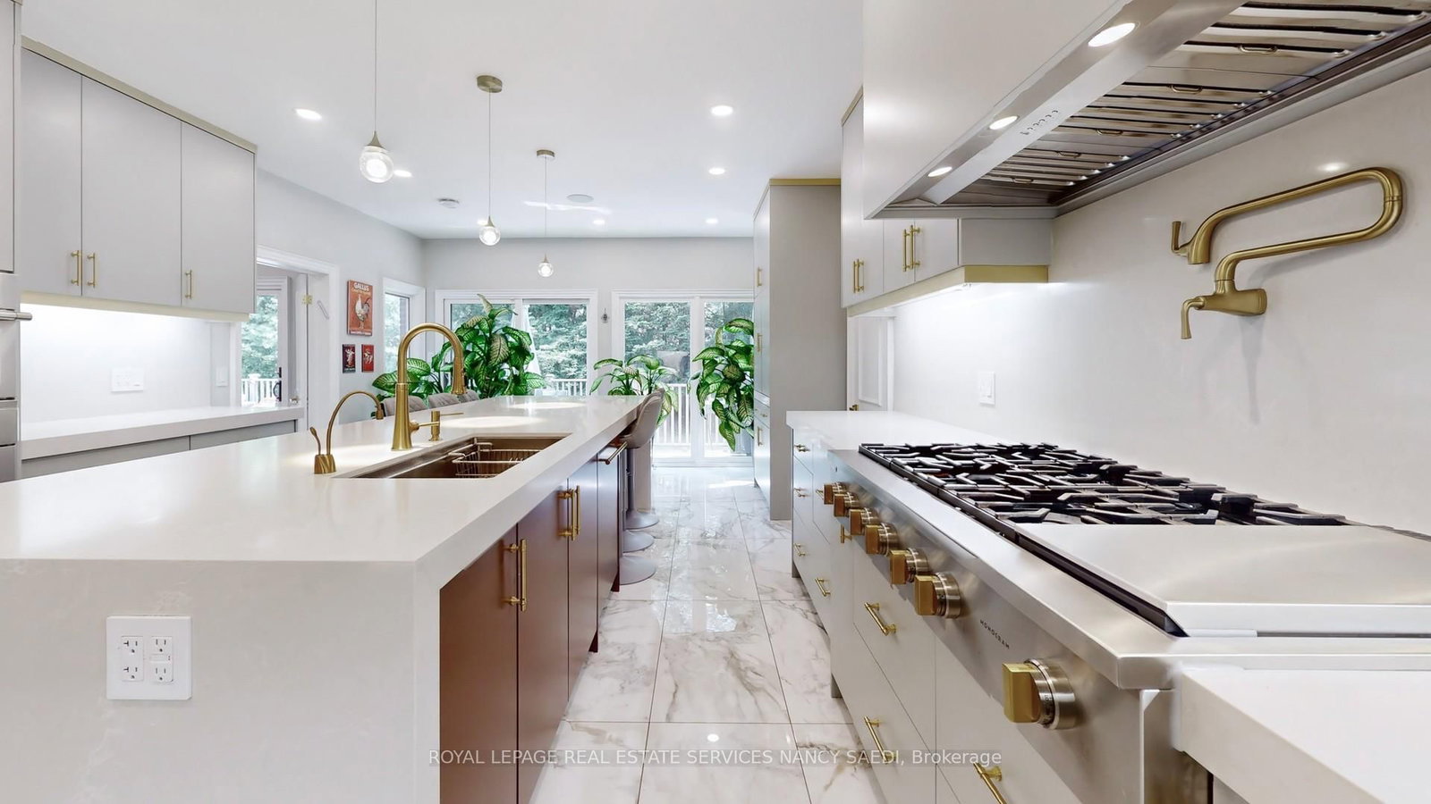 21 Forest Heights Boulevard • Toronto, ON photo 11