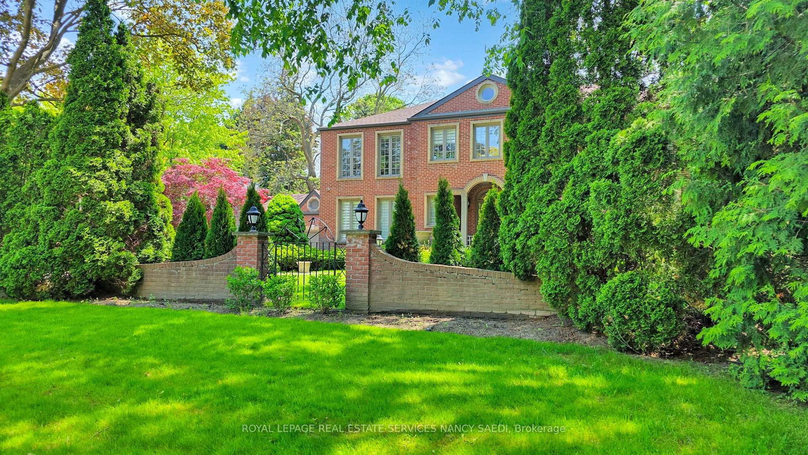 21 Forest Heights Boulevard • Toronto, ON photo 6
