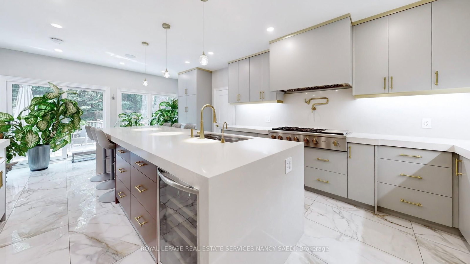 21 Forest Heights Boulevard • Toronto, ON photo 8