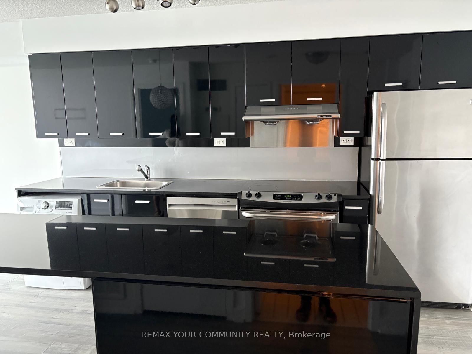 19 Singer Court, Unit 1812