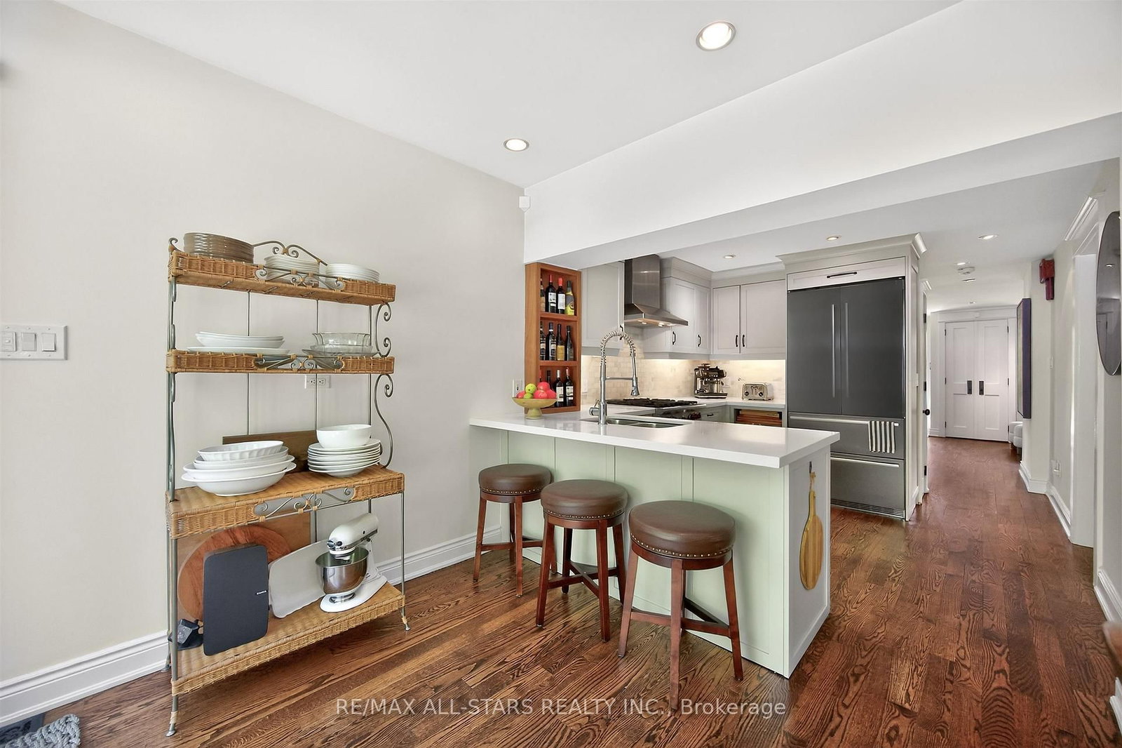 30 Edgewood Crescent • Toronto, ON photo 16