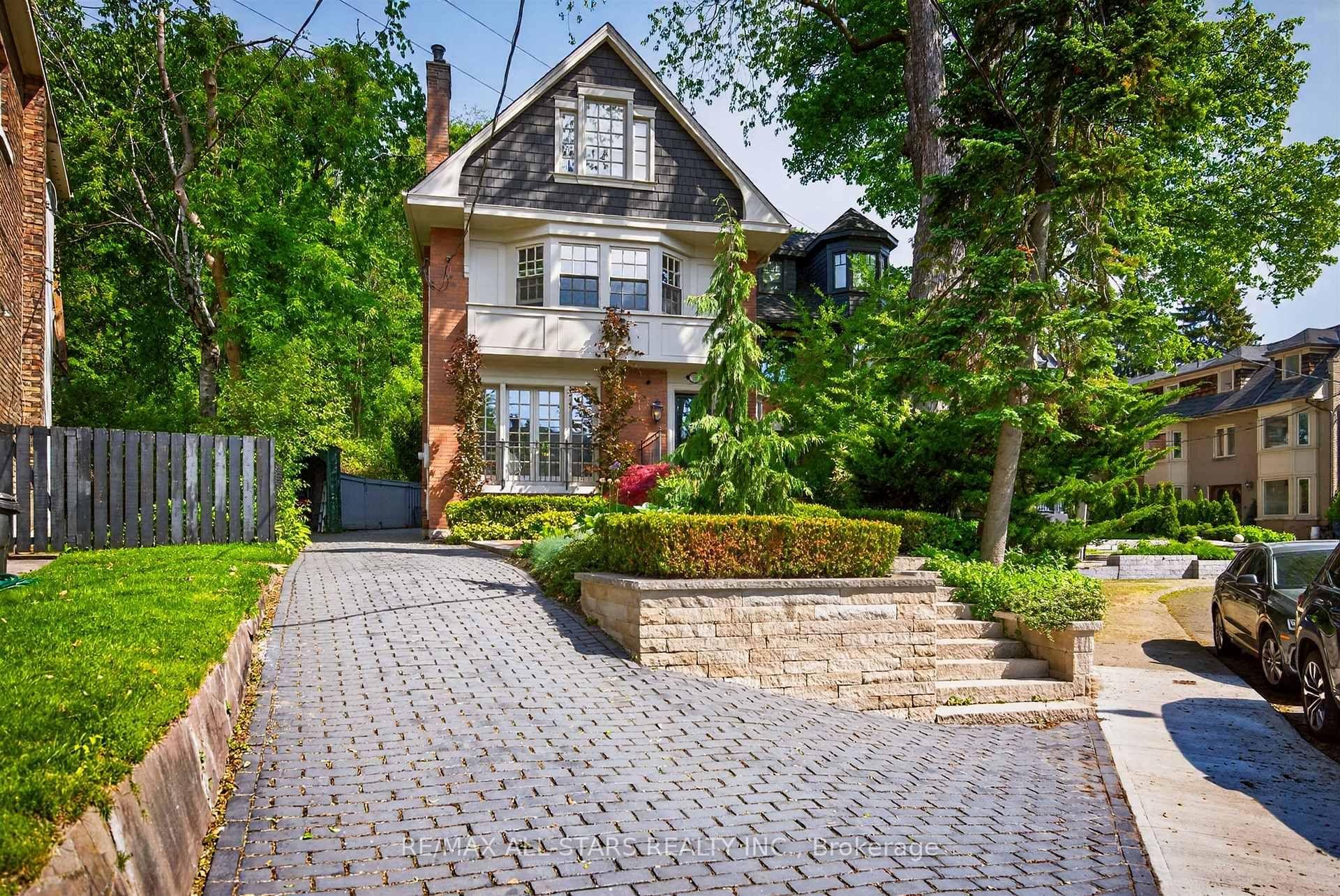 30 Edgewood Crescent