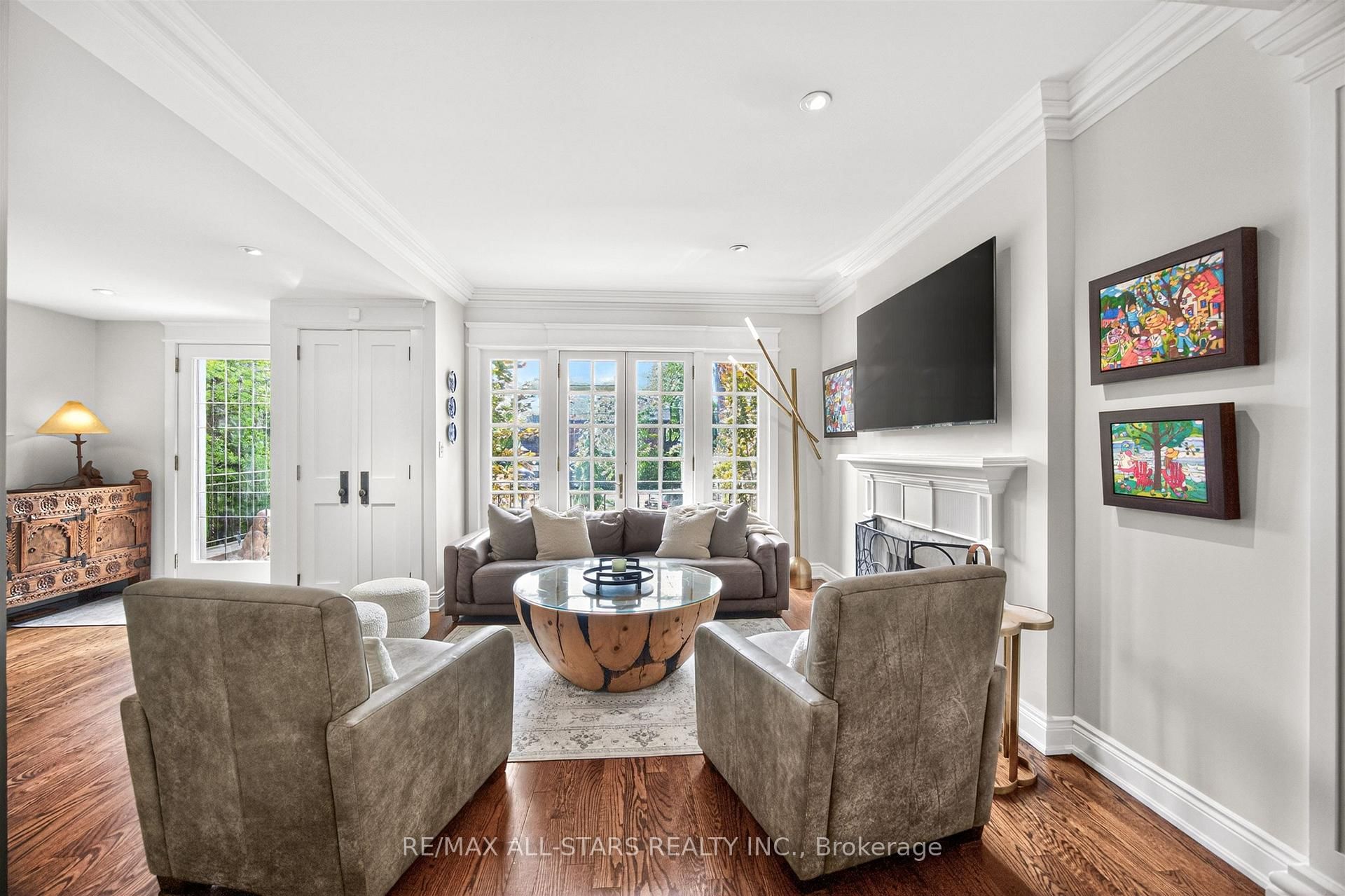 30 Edgewood Crescent