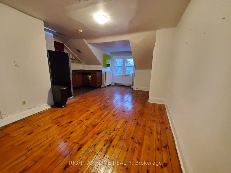 5 - 178 Spadina Road