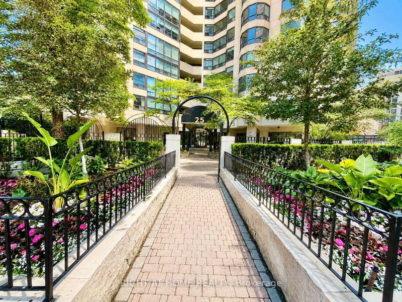 1001 - 25 Maitland Street W
