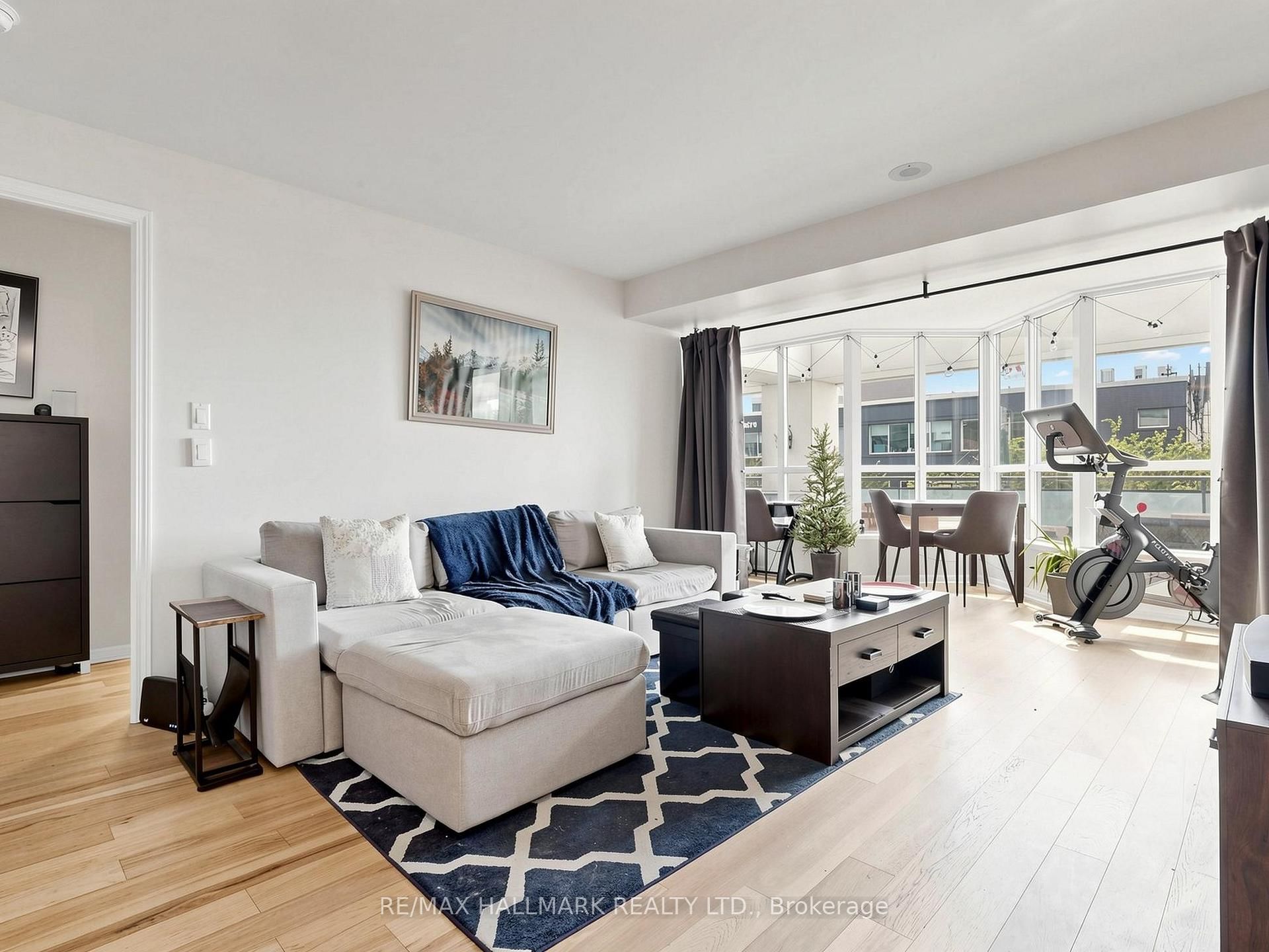 228 Queens Quay W, Unit 208