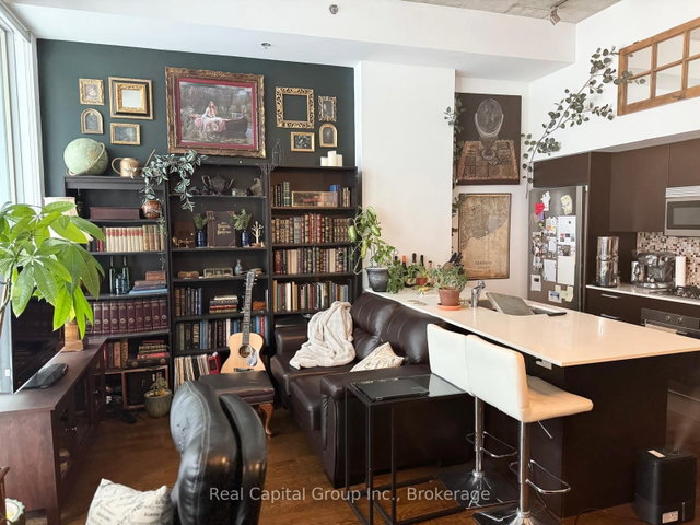 1605 - 375 King Street W