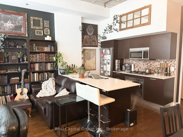 1605 - 375 King Street W
