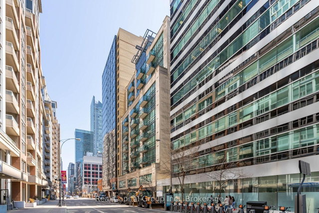 703 - 263 Wellington Street W W