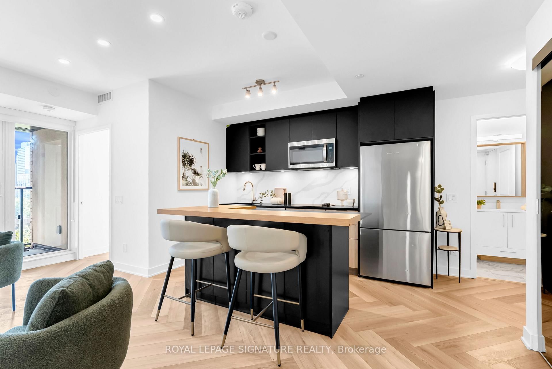 543 Richmond Street W, Unit 713