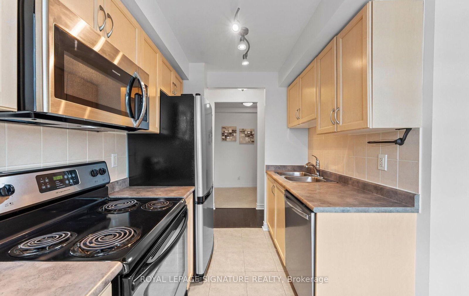 212 Eglinton Avenue E • #1411 • Toronto, ON photo 11