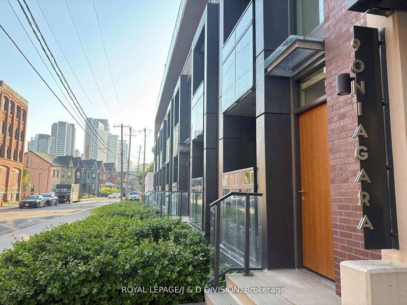405 - 90 Niagara Street