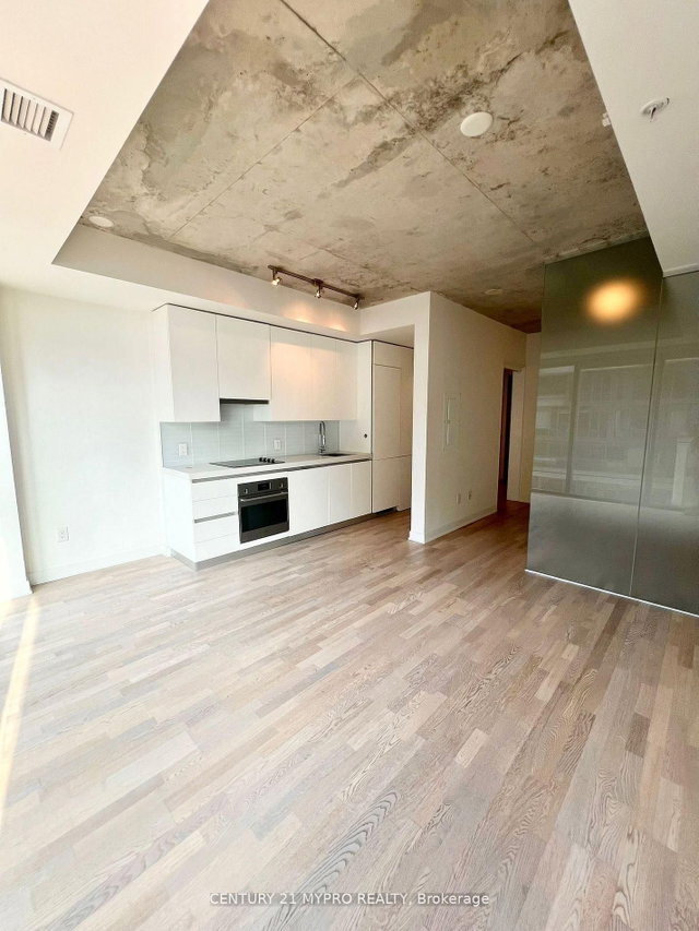 623 - 629 King Street W