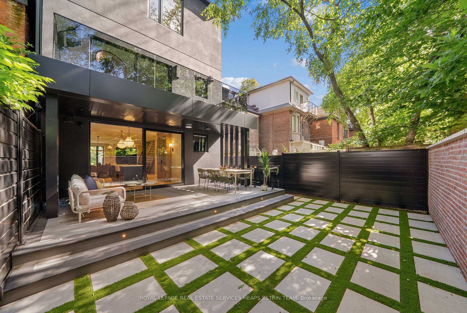 16 Tranby Avenue